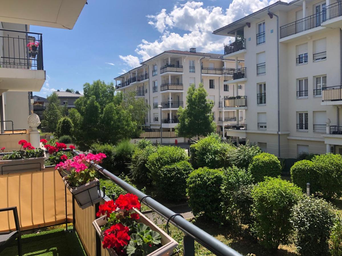 Beautiful Apartment Near Geneva Saint-Julien-en-Genevois Exteriör bild