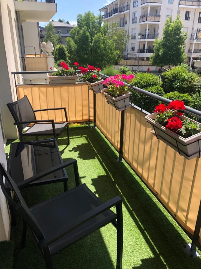 Beautiful Apartment Near Geneva Saint-Julien-en-Genevois Exteriör bild