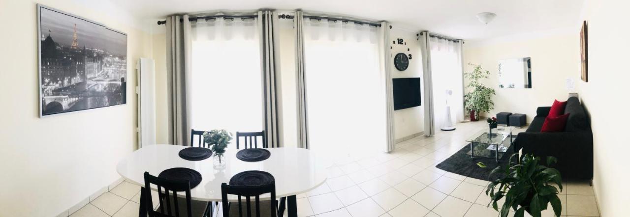 Beautiful Apartment Near Geneva Saint-Julien-en-Genevois Exteriör bild