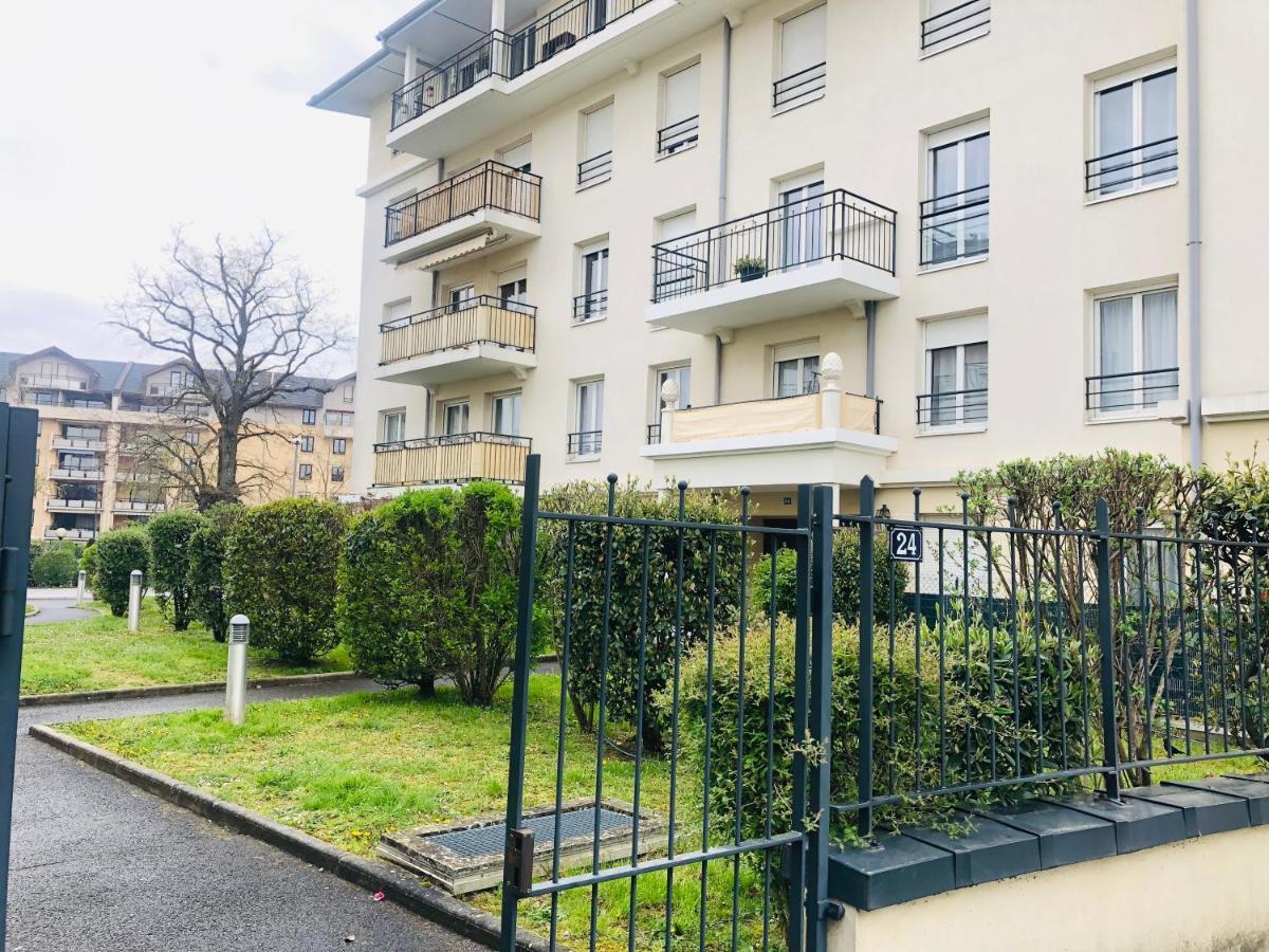 Beautiful Apartment Near Geneva Saint-Julien-en-Genevois Exteriör bild