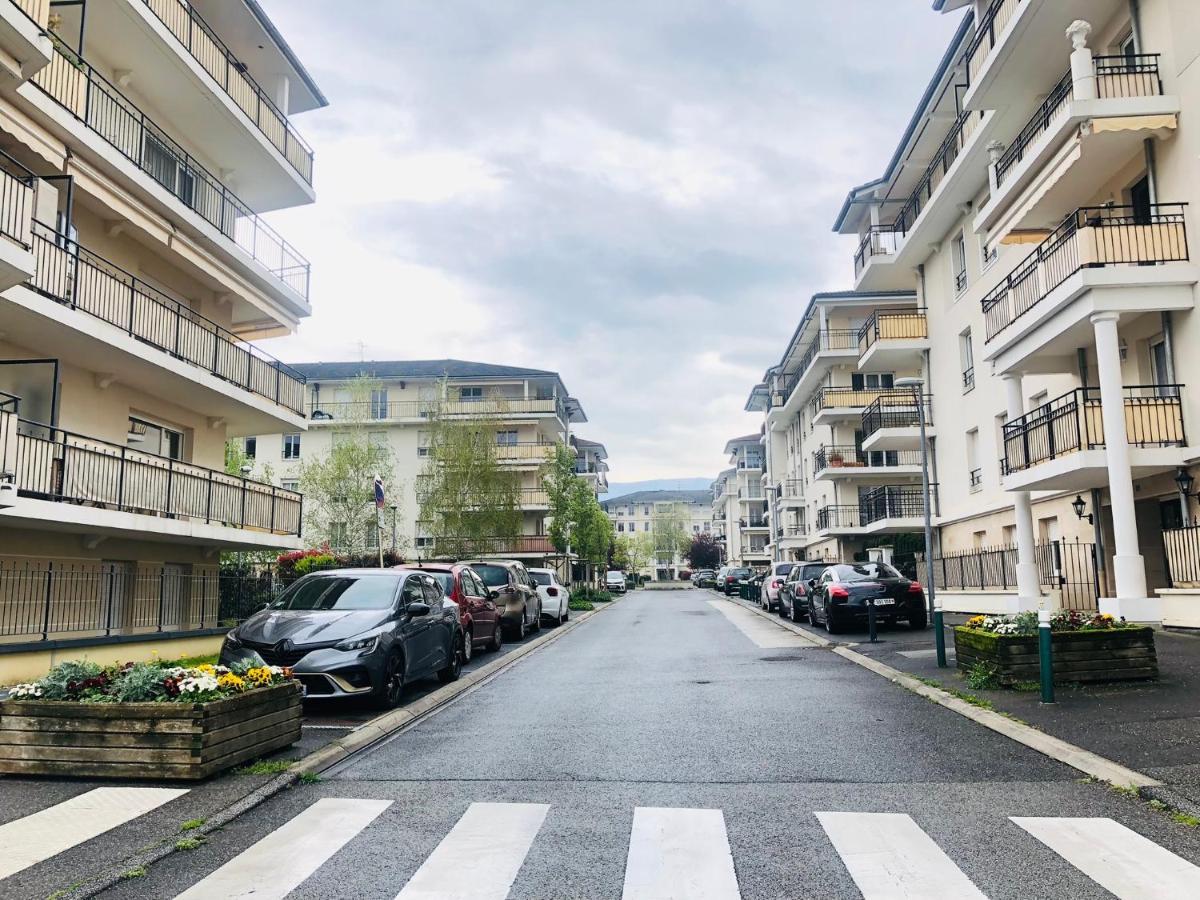 Beautiful Apartment Near Geneva Saint-Julien-en-Genevois Exteriör bild