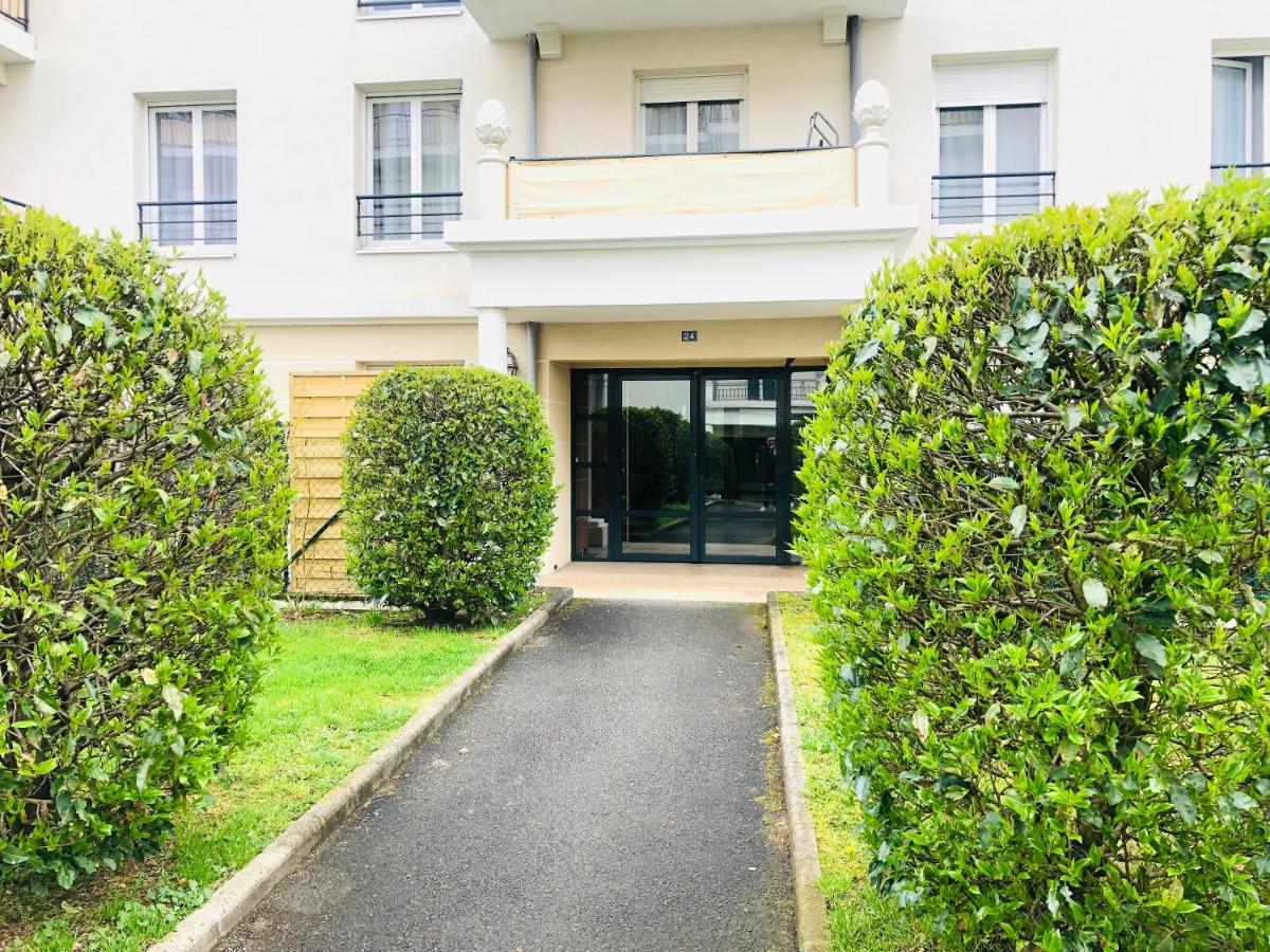 Beautiful Apartment Near Geneva Saint-Julien-en-Genevois Exteriör bild